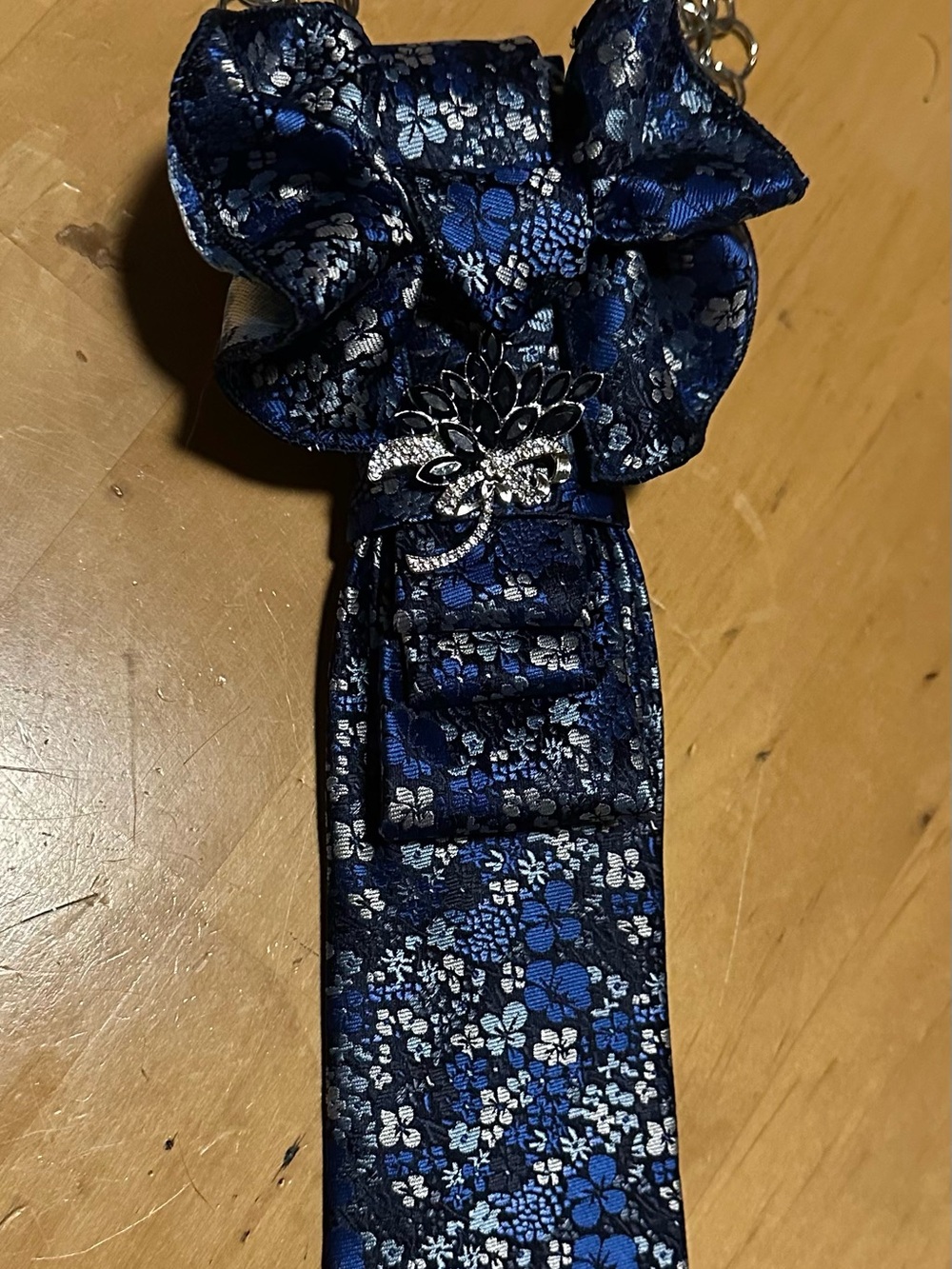 100% silk refurbished necklace tie.